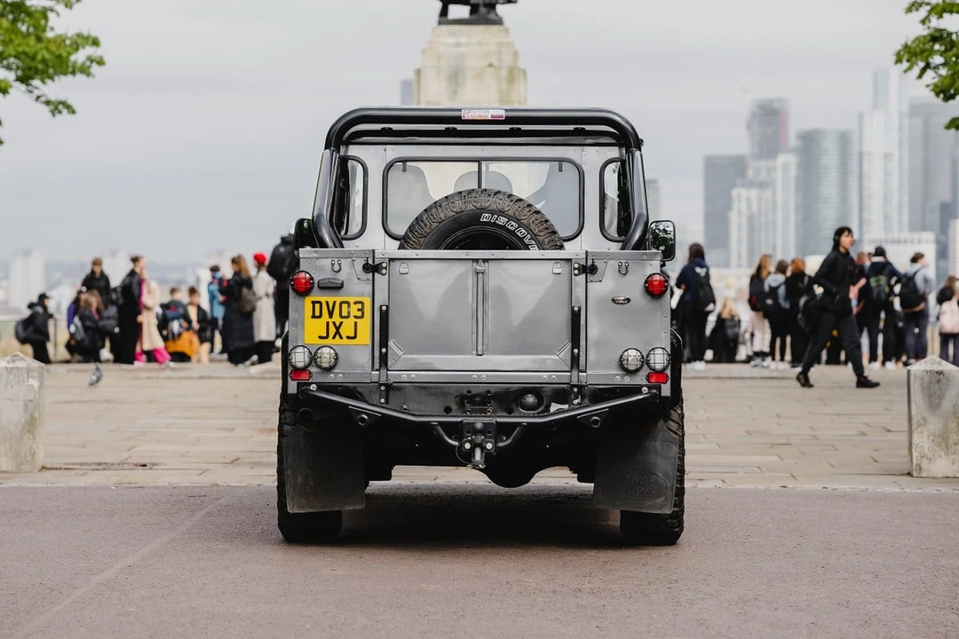 2003 Land Rover Defender 110 - Image 13 of 30
