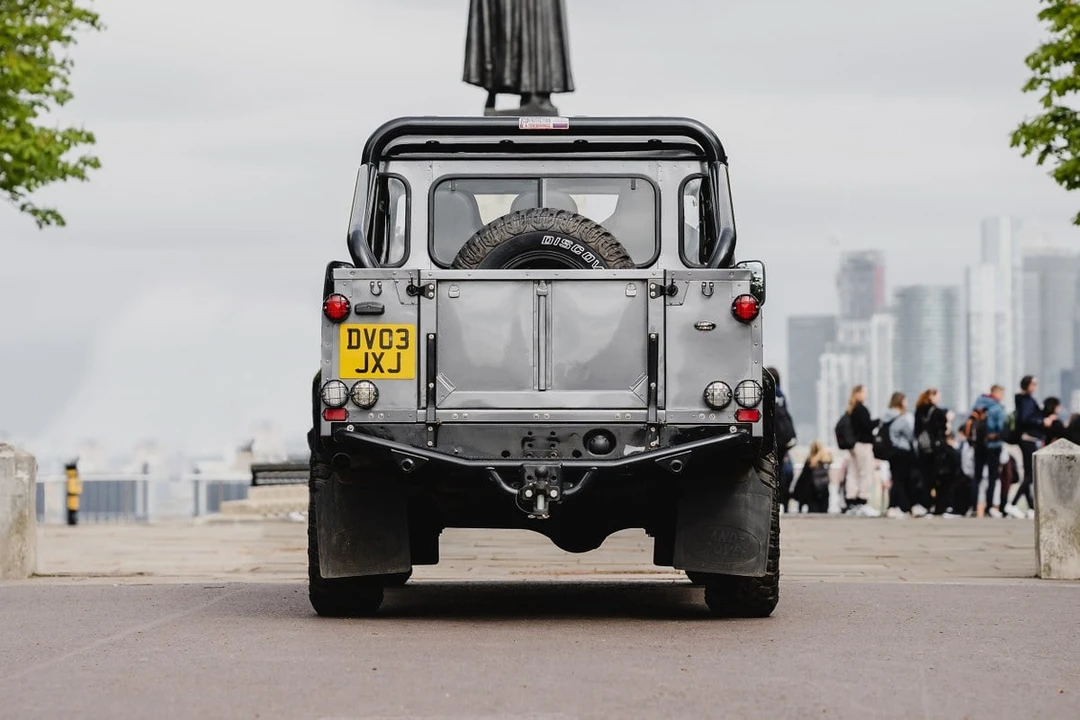 2003 Land Rover Defender 110 - Image 15 of 30