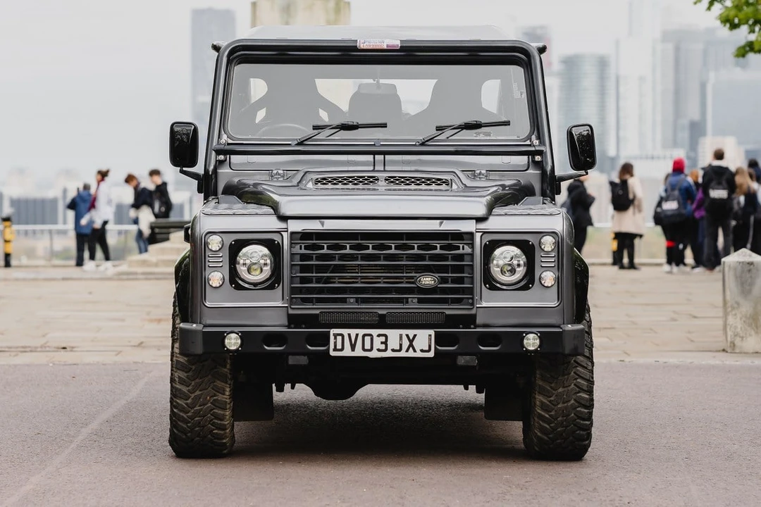 2003 Land Rover Defender 110 - Image 5 of 30