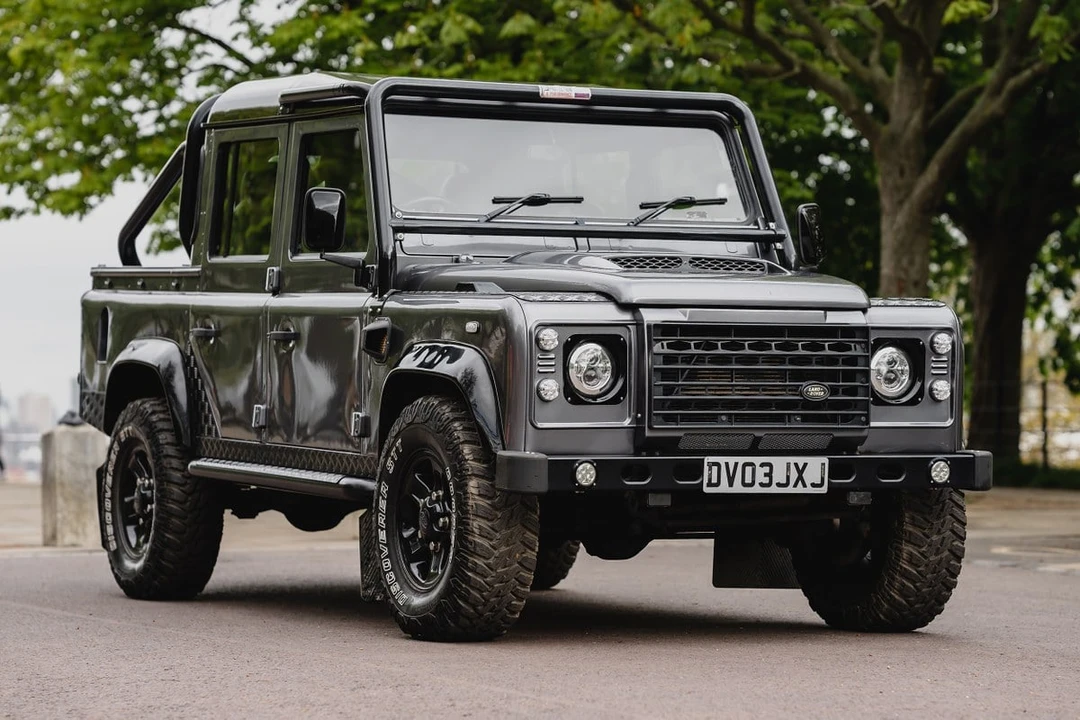 2003 Land Rover Defender 110 - Image 9 of 30