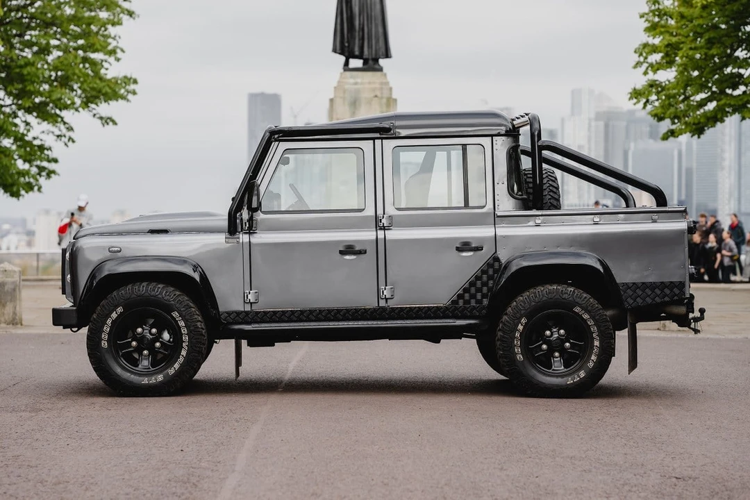2003 Land Rover Defender 110 - Image 12 of 30