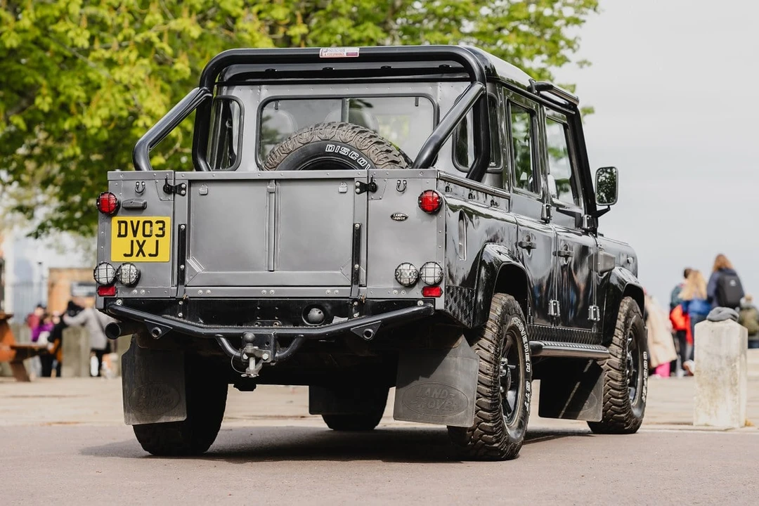 2003 Land Rover Defender 110 - Image 14 of 30