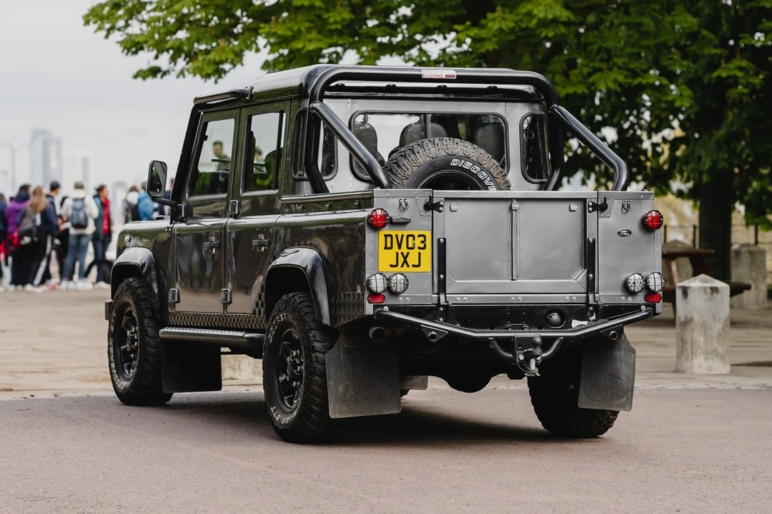 2003 Land Rover Defender 110 - Image 7 of 30
