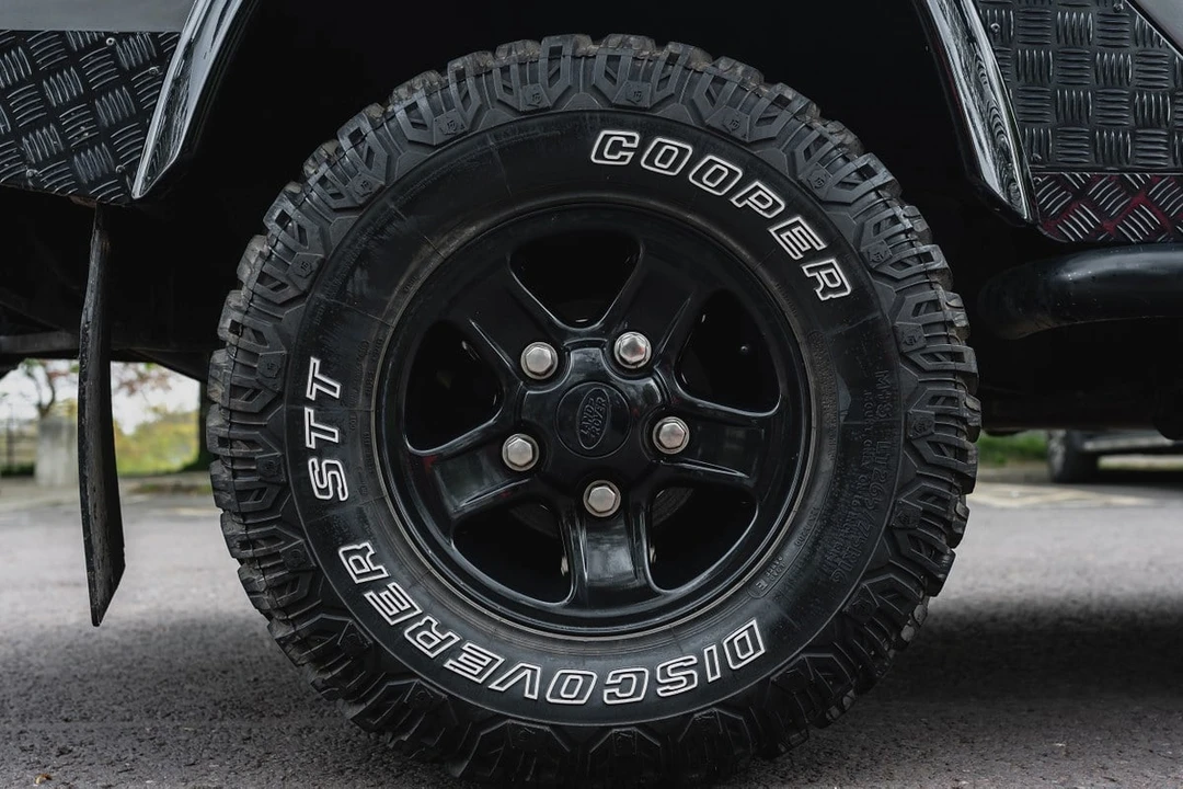 2003 Land Rover Defender 110 - Image 18 of 30