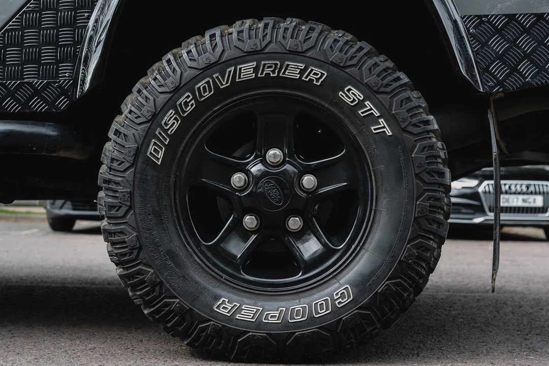 2003 Land Rover Defender 110 - Image 19 of 30