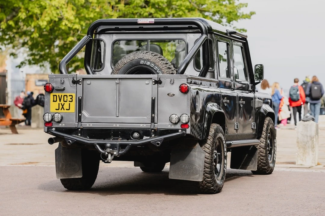 2003 Land Rover Defender 110 - Image 16 of 30