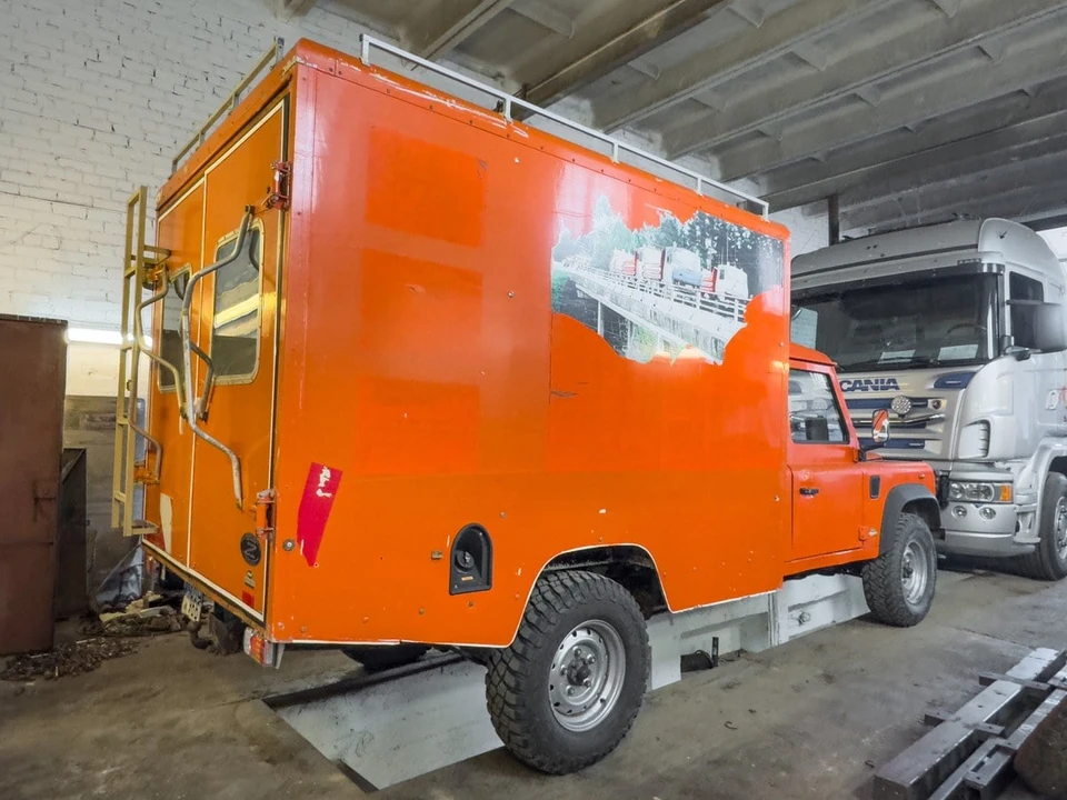 2003 Land Rover Defender 130 - Image 3 of 30