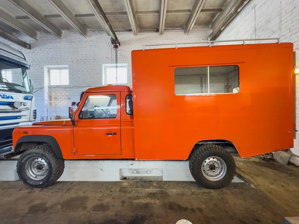 2003 Land Rover Defender 130 - Image 5 of 30