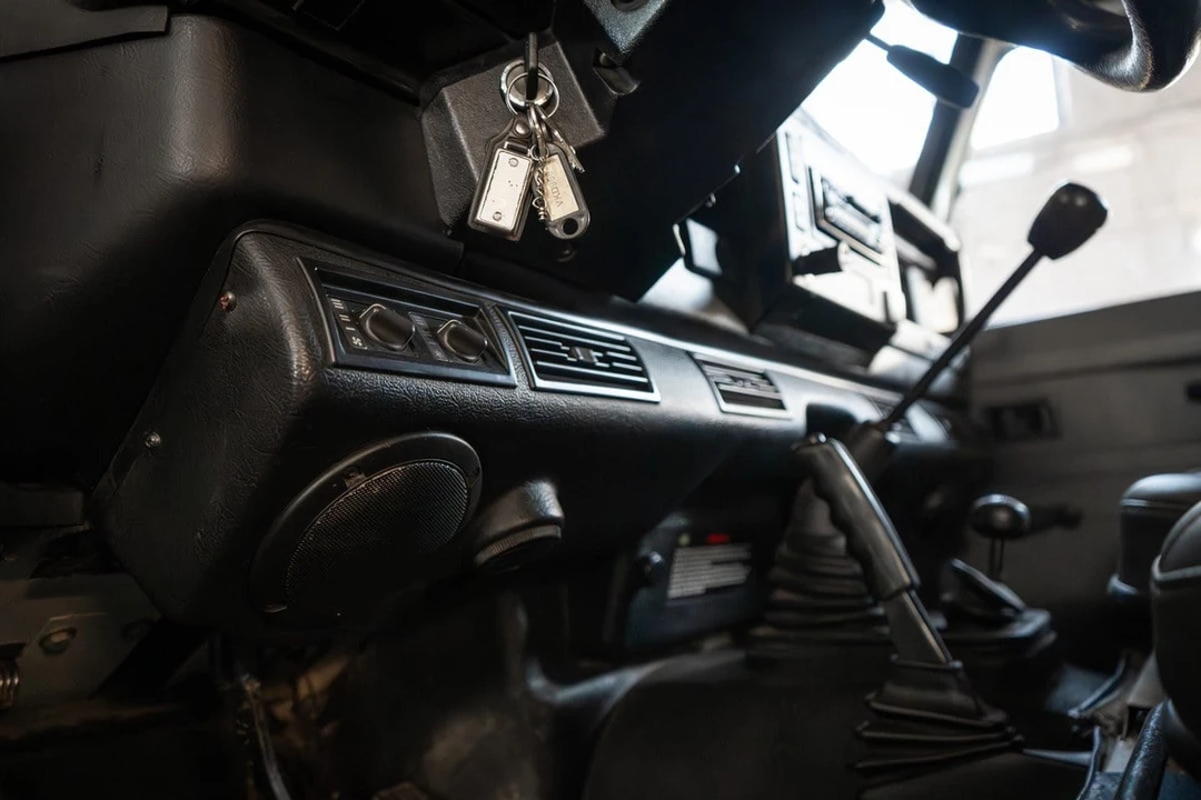 2003 Land Rover Defender 130 - Image 7 of 30