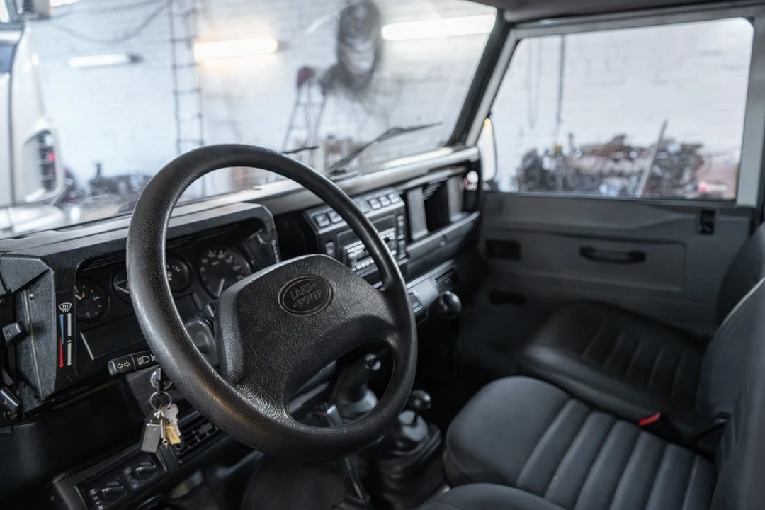 2003 Land Rover Defender 130 - Image 9 of 30