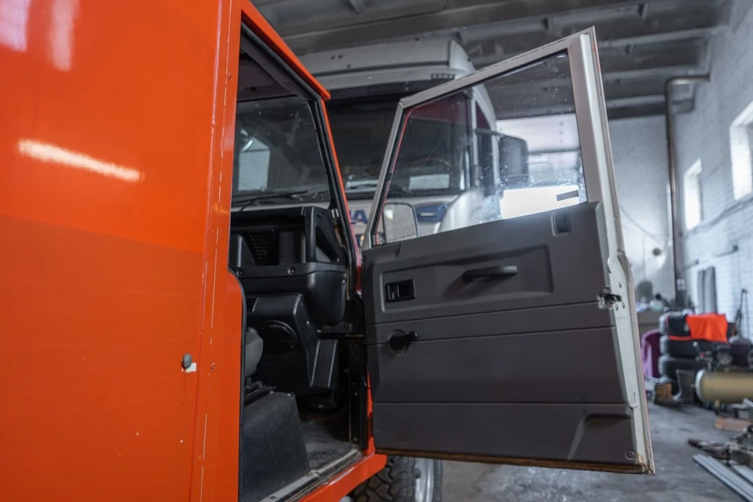 2003 Land Rover Defender 130 - Image 12 of 30