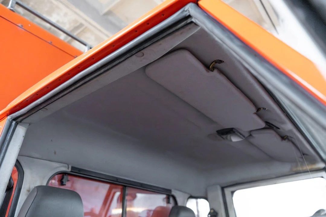 2003 Land Rover Defender 130 - Image 17 of 30