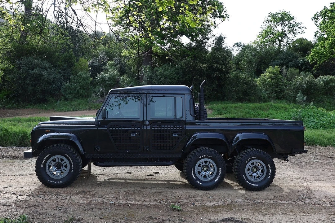 2003 Land Rover Defender 130 - Image 6 of 30