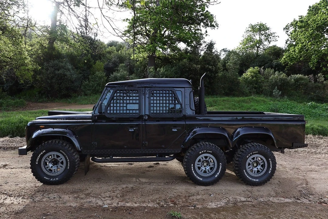 2003 Land Rover Defender 130 - Image 10 of 30
