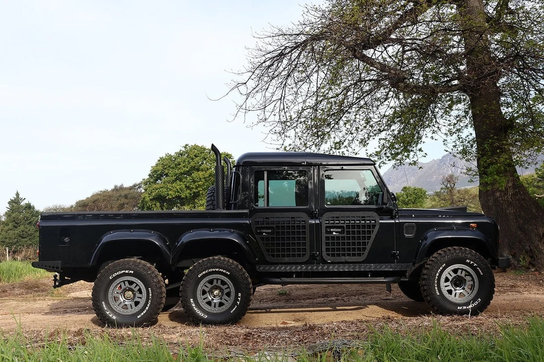 2003 Land Rover Defender 130 - Image 9 of 30