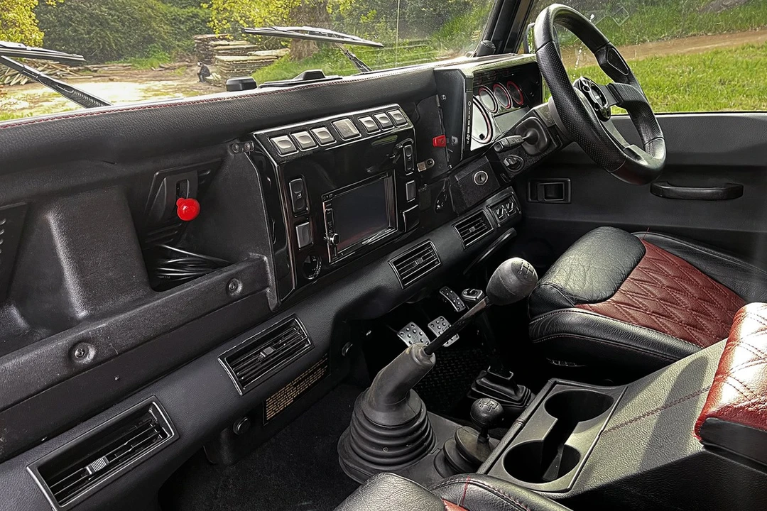 2003 Land Rover Defender 130 - Image 17 of 30