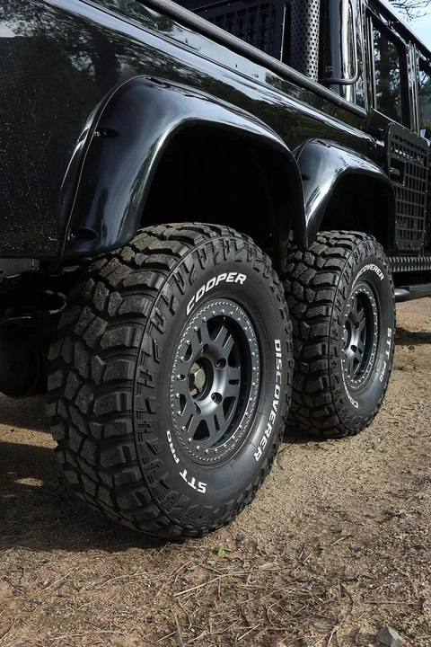 2003 Land Rover Defender 130 - Image 11 of 30