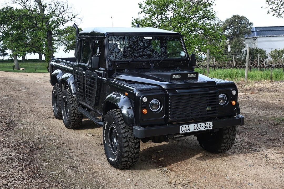 2003 Land Rover Defender 130 - Image 5 of 30