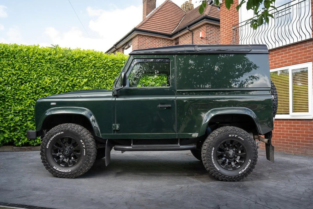 2003 Land Rover Defender 90 - Image 9 of 30