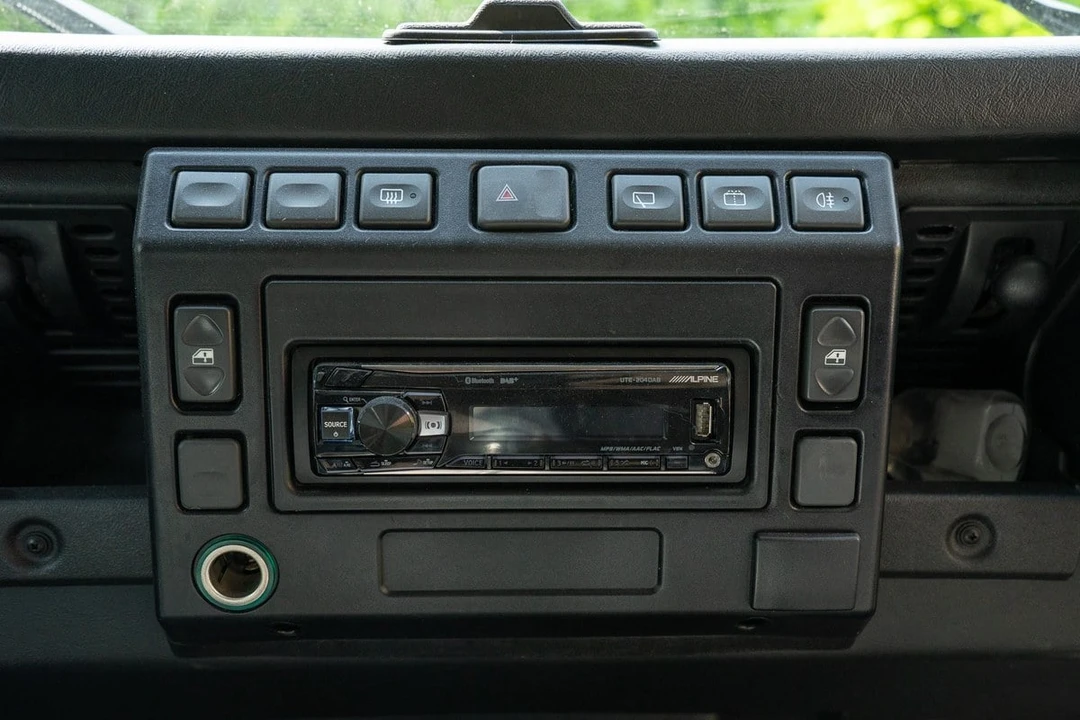 2003 Land Rover Defender 90 - Image 25 of 30
