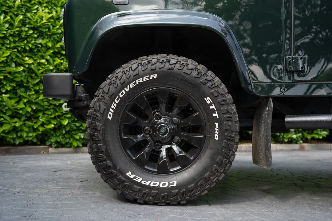 2003 Land Rover Defender 90 - Image 13 of 30