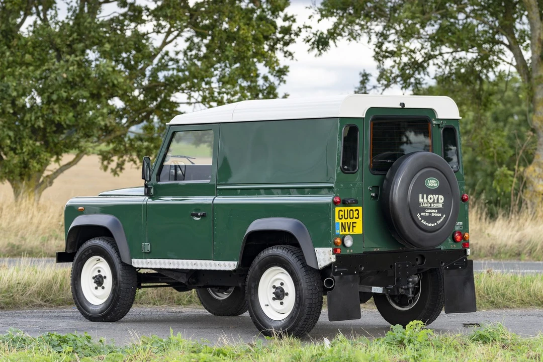 2003 Land Rover Defender 90 - Image 17 of 30