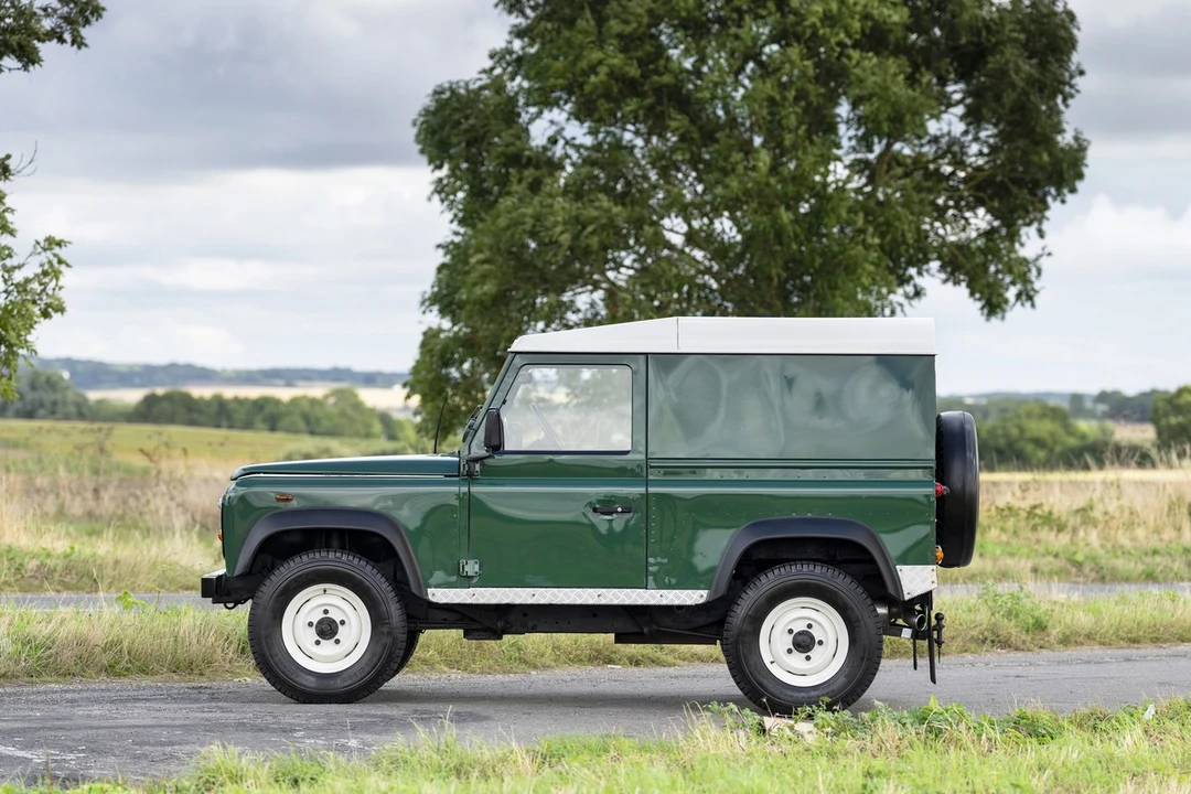 2003 Land Rover Defender 90 - Image 10 of 30