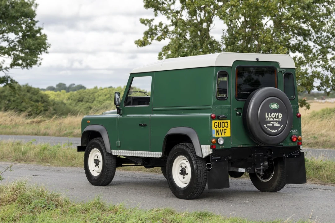 2003 Land Rover Defender 90 - Image 14 of 30