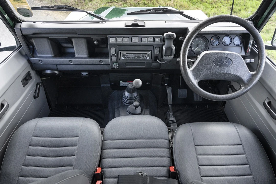 2003 Land Rover Defender 90 - Image 29 of 30