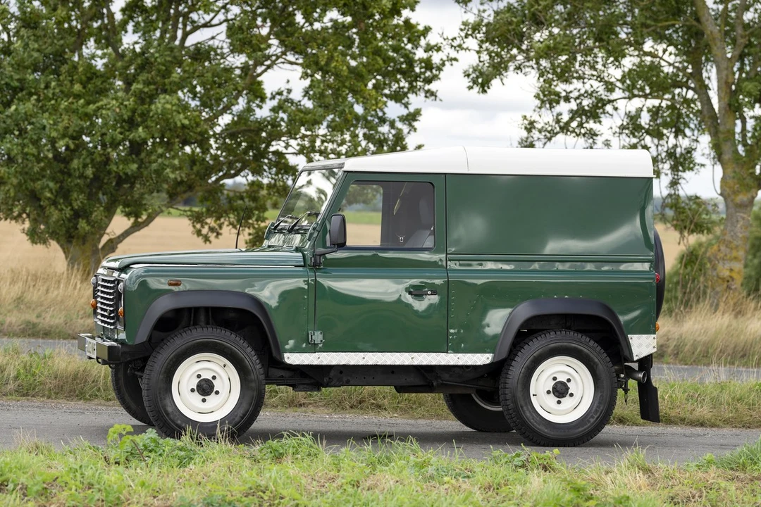 2003 Land Rover Defender 90 - Image 19 of 30