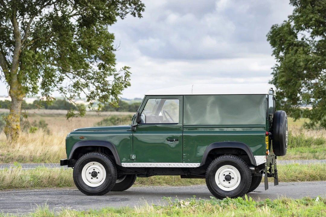 2003 Land Rover Defender 90 - Image 16 of 30