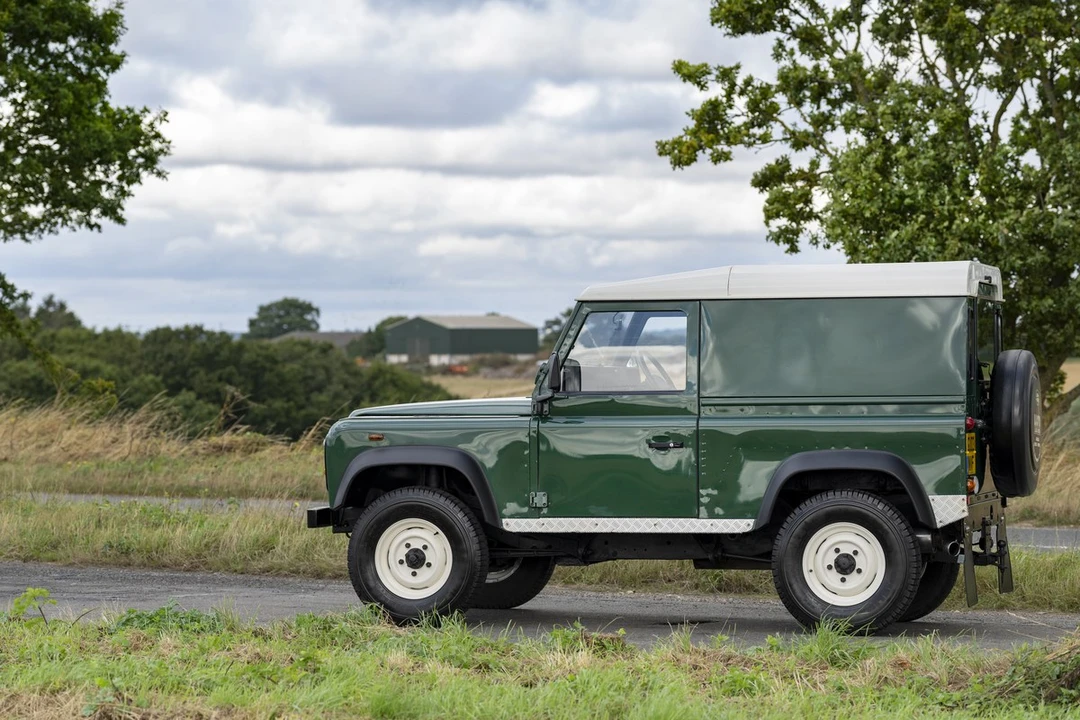 2003 Land Rover Defender 90 - Image 21 of 30