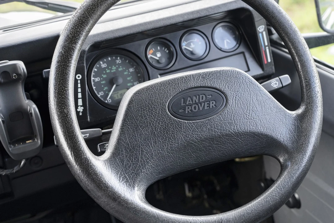 2003 Land Rover Defender 90 - Image 28 of 30