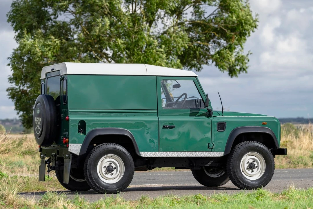 2003 Land Rover Defender 90 - Image 23 of 30