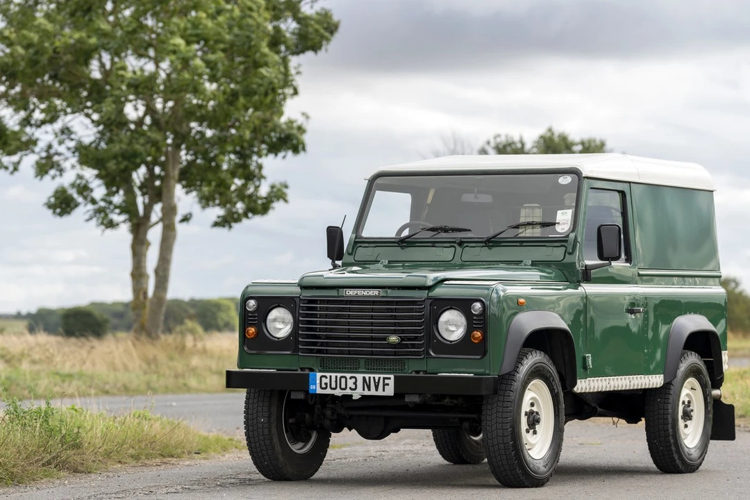 2003 Land Rover Defender 90 - Image 6 of 30
