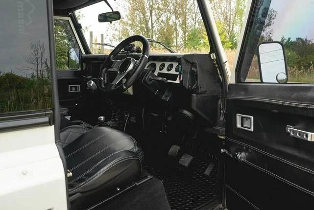 2003 Land Rover Defender 90 - Image 6 of 9