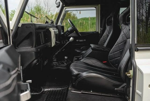 2003 Land Rover Defender 90 - Image 5 of 9