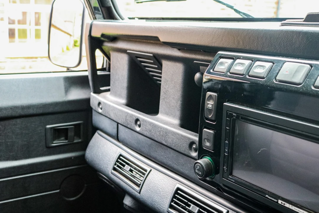 2003 Land Rover Defender 90 - Image 28 of 30