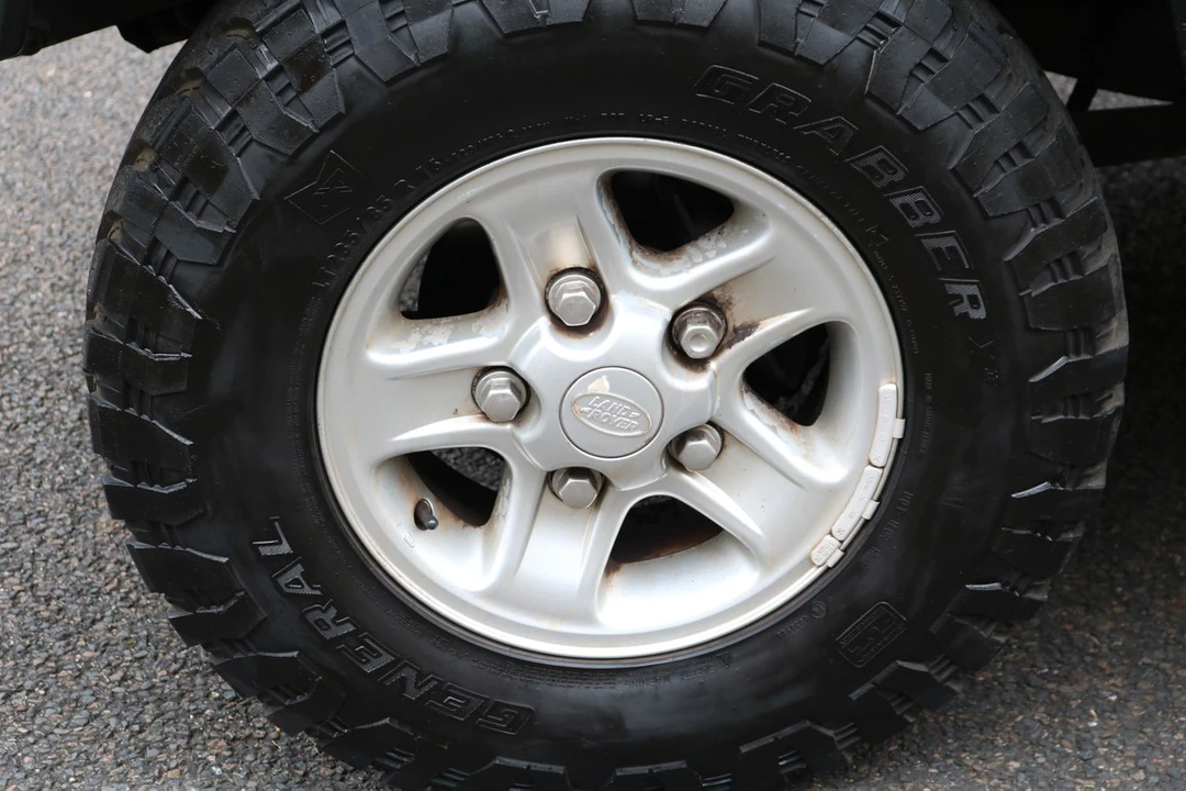 2003 Land Rover Defender 90 - Image 11 of 30