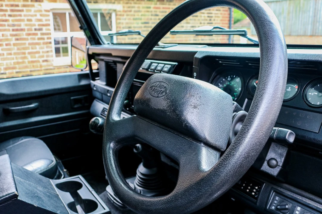 2003 Land Rover Defender 90 - Image 16 of 30