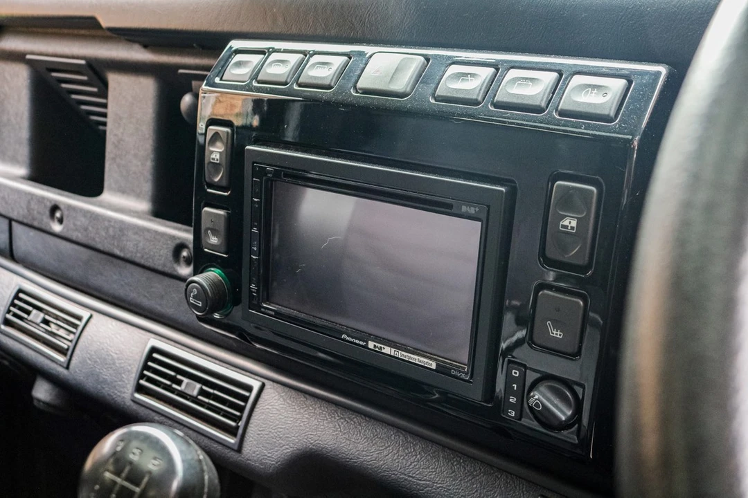 2003 Land Rover Defender 90 - Image 25 of 30