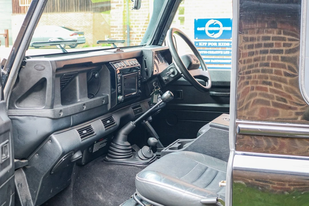 2003 Land Rover Defender 90 - Image 17 of 30