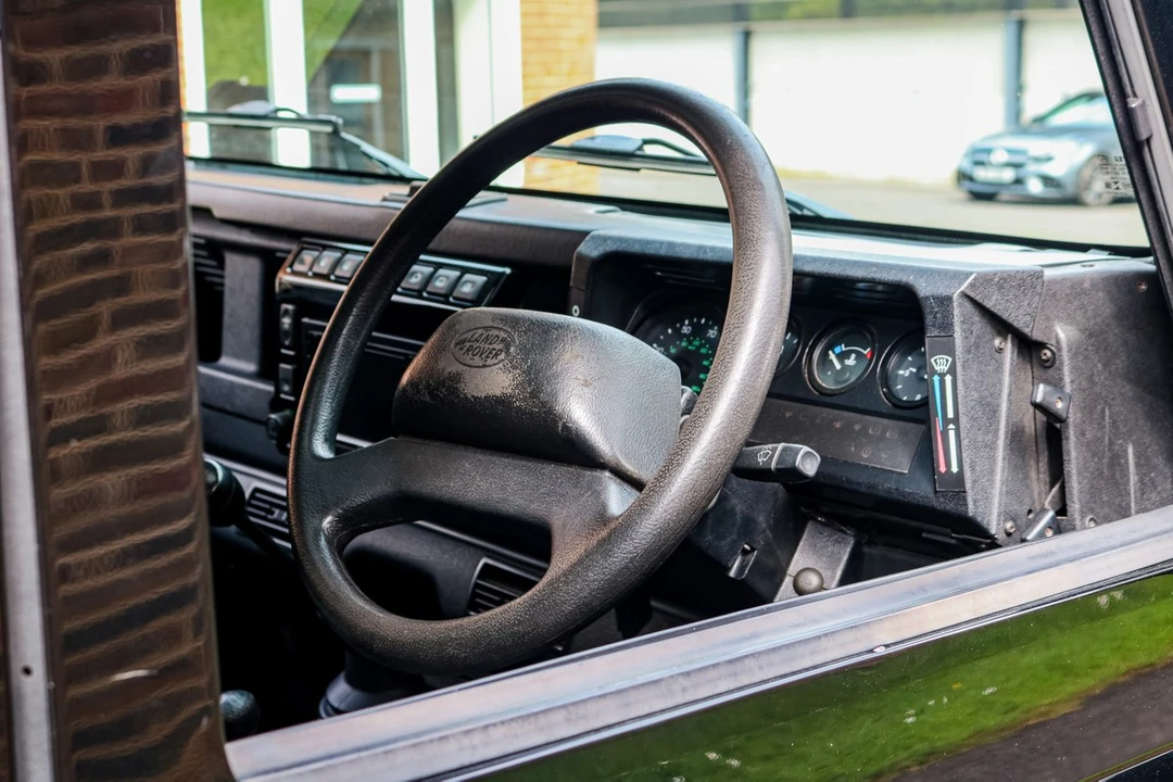2003 Land Rover Defender 90 - Image 20 of 30