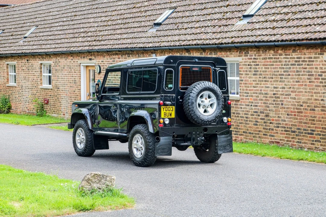 2003 Land Rover Defender 90 - Image 10 of 30