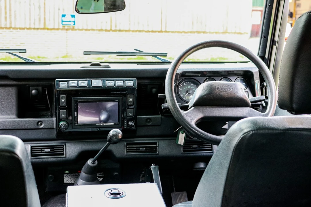 2003 Land Rover Defender 90 - Image 21 of 30
