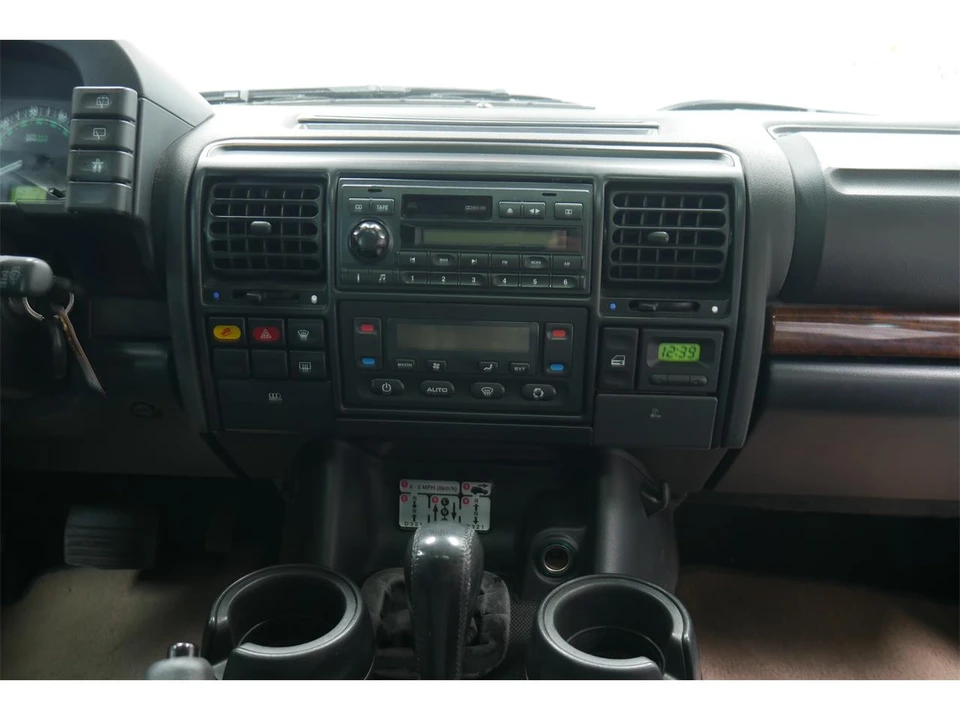 2003 Land Rover Discovery 2nd Gen - Image 16 of 31