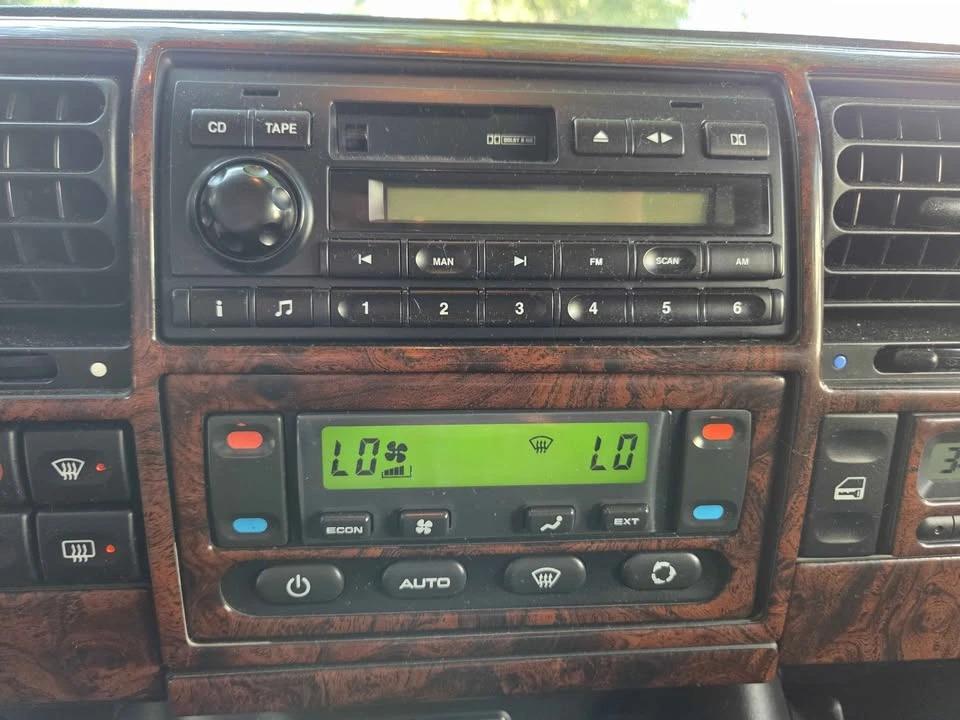 2003 Land Rover Discovery 2nd Gen - Image 11 of 17