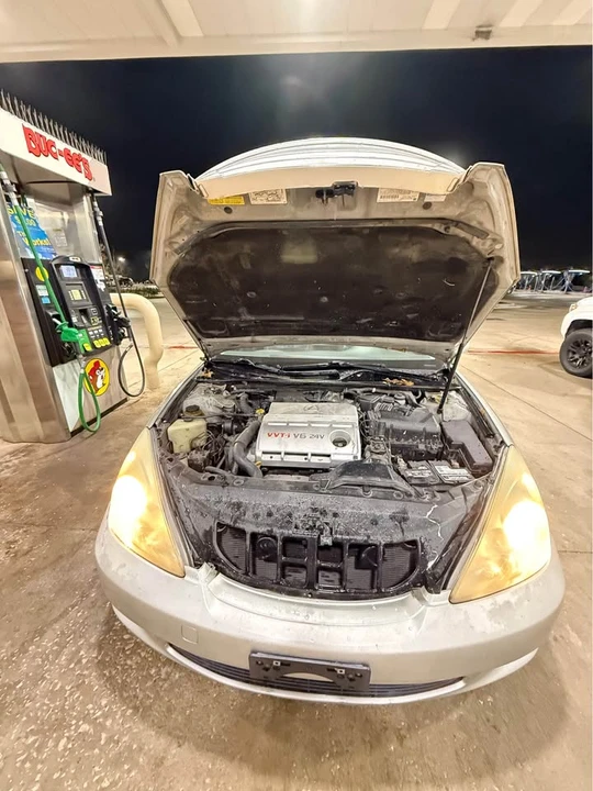 2003 Lexus ES 3rd Gen - Image 2 of 10