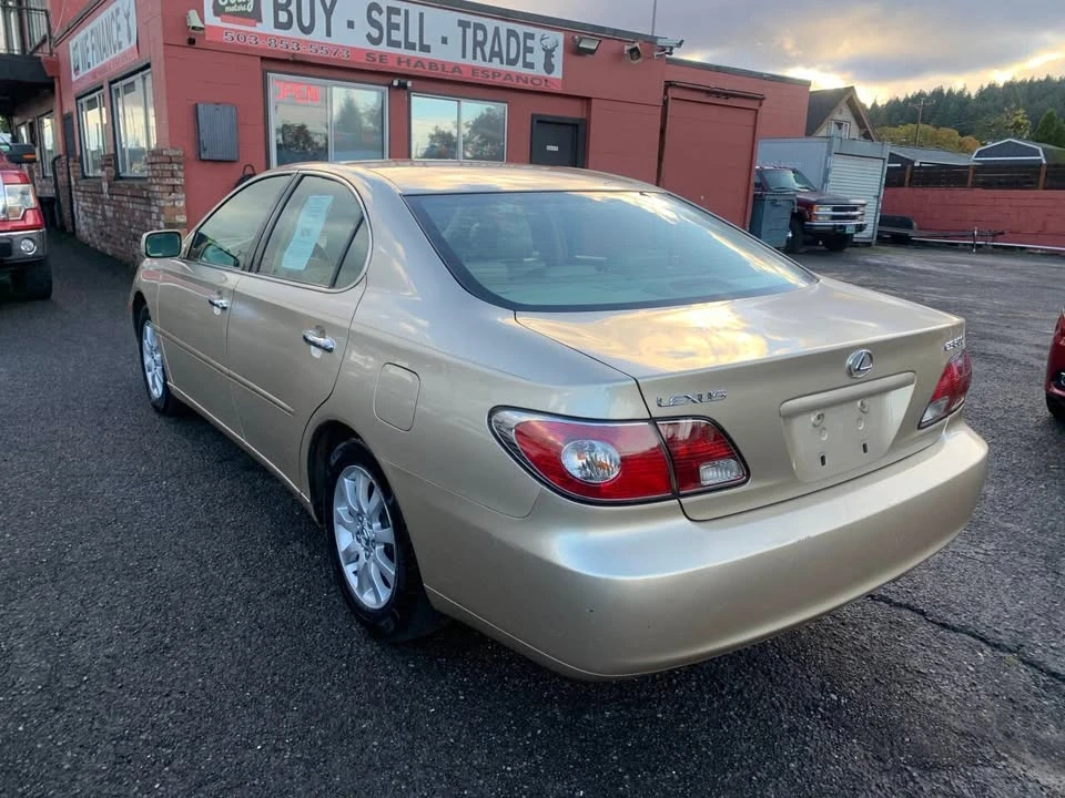 2003 Lexus ES 3rd Gen - Image 2 of 15