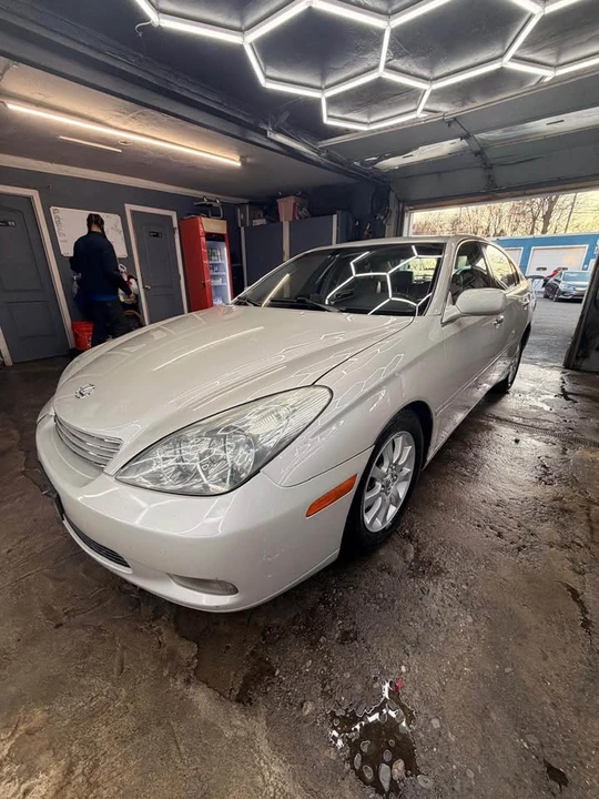 2003 Lexus ES 4th Gen - Image 2 of 10